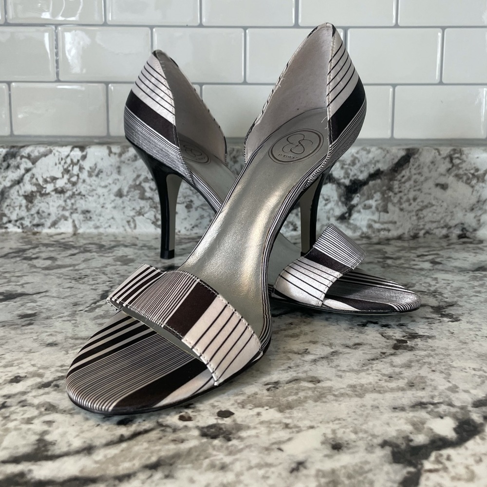 Black and White Striped Jessica Simpson Stiletto Heels. Women’s Size 8.